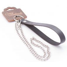 Серебристый металлический поводок с кожаной черной ручкой - 80 см. Серебристый металлический поводок с кожаной черной ручкой - 80 см.