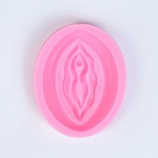 Розовая силиконовая форма в виде вульвы
